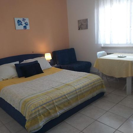 Beach Apartments Nemira Omis Bagian luar foto