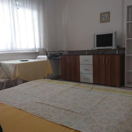 Beach Apartments Nemira Omis Bagian luar foto
