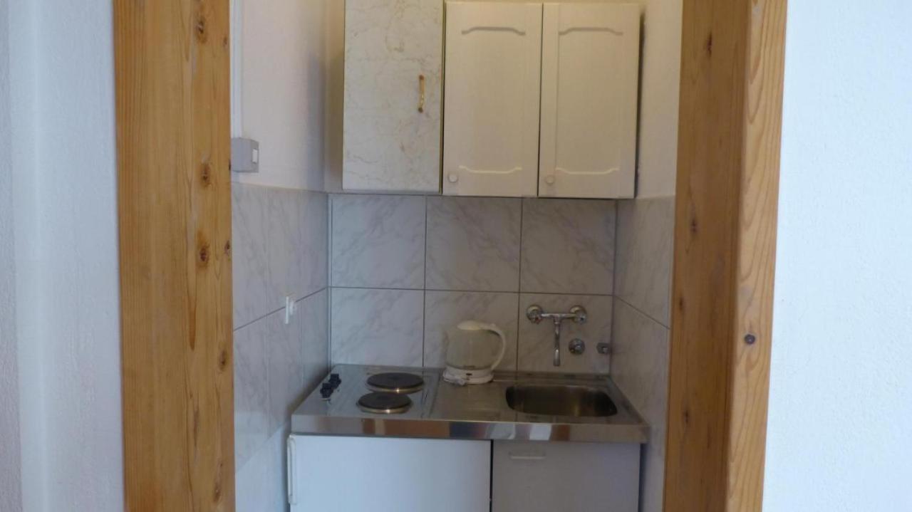 Beach Apartments Nemira Omis Bagian luar foto