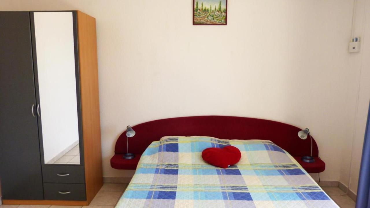 Beach Apartments Nemira Omis Bagian luar foto