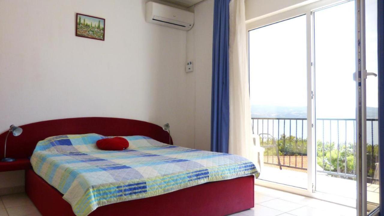 Beach Apartments Nemira Omis Bagian luar foto