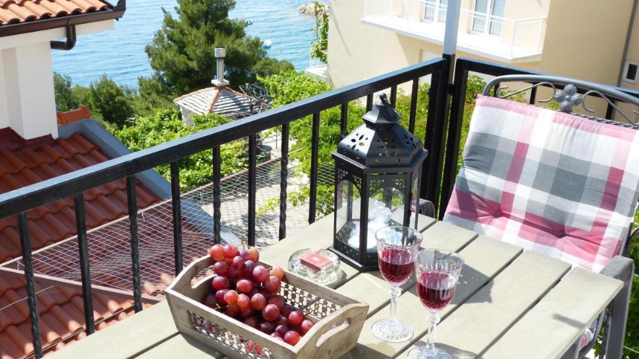 Beach Apartments Nemira Omis Bagian luar foto