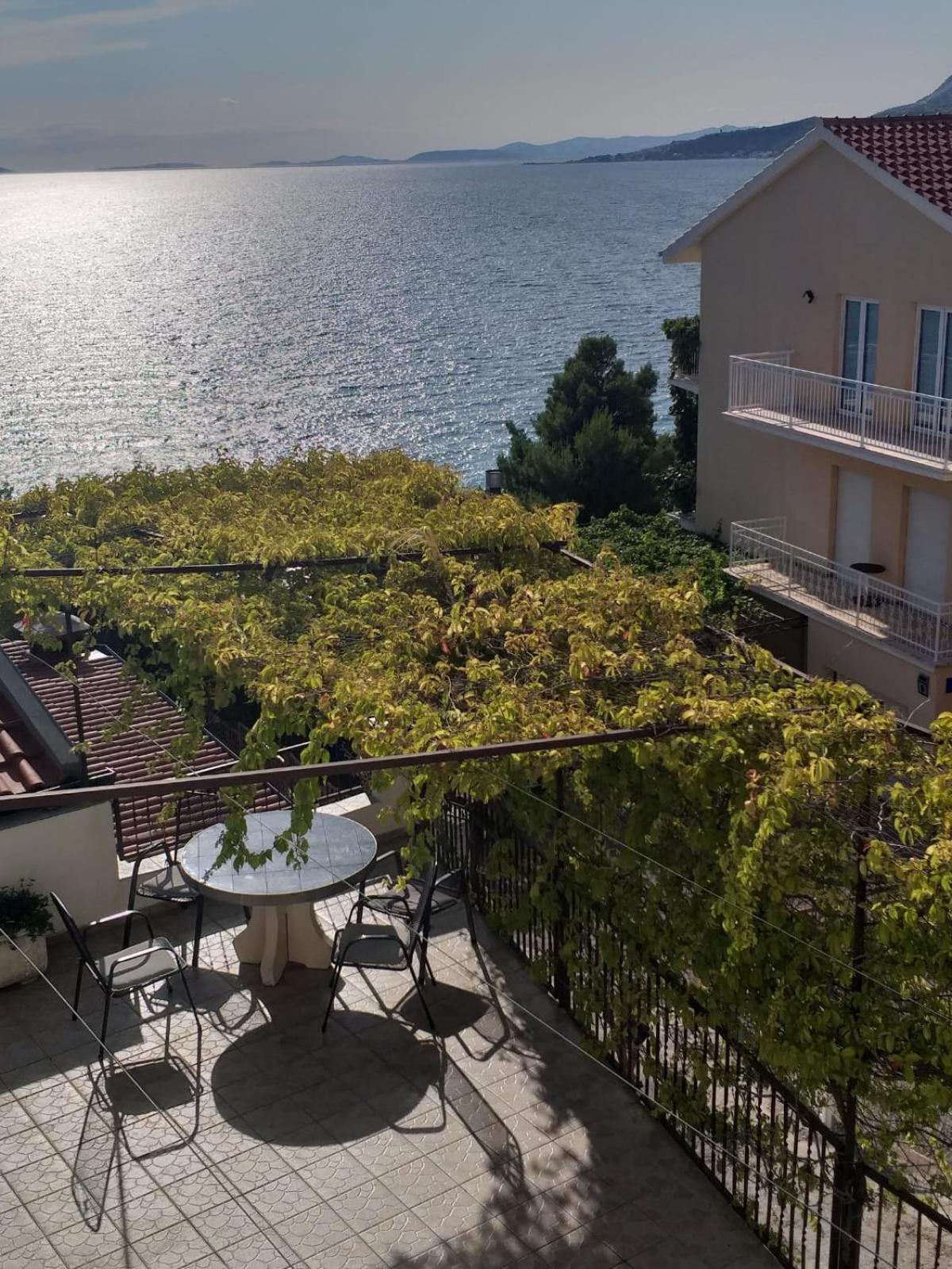 Beach Apartments Nemira Omis Bagian luar foto