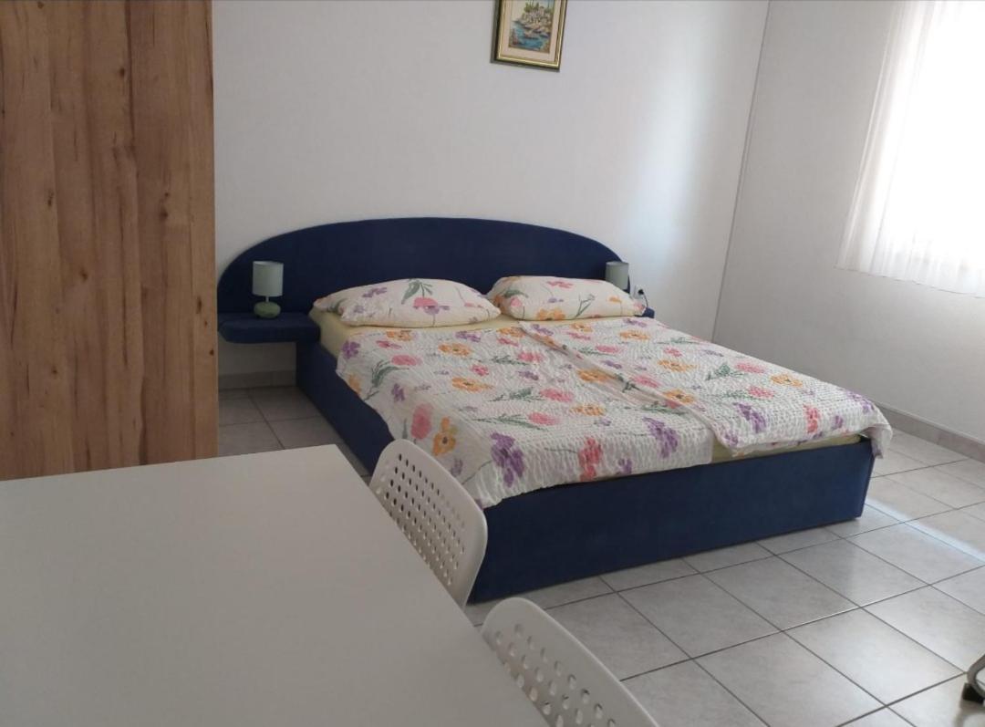 Beach Apartments Nemira Omis Bagian luar foto