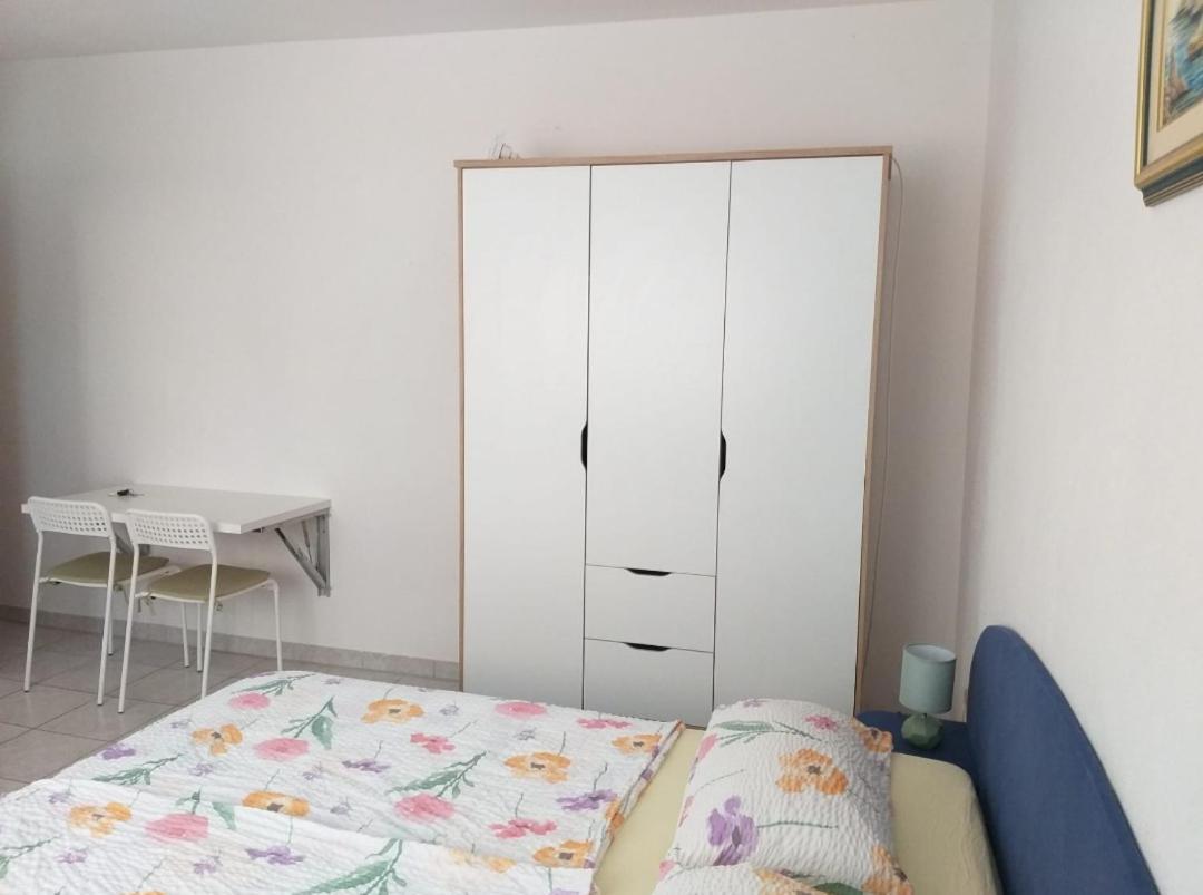 Beach Apartments Nemira Omis Bagian luar foto